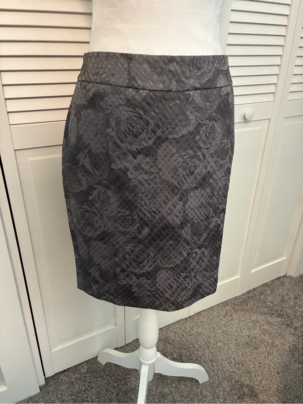 Ann Taylor Factory Gray Floral Jacquard Pencil Skirt